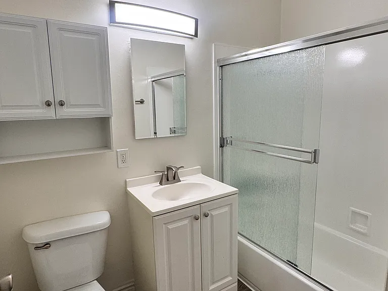 Casa Flores Apartments — Photo 2