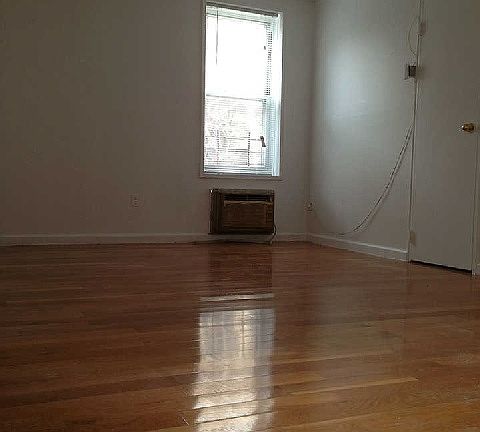 4th image of 14215 Franklin Ave APT 4L