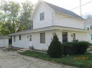 915 South St, Oconomowoc, WI 53066