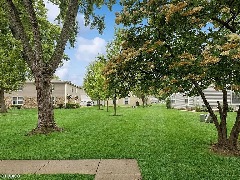 350 Meadow Ct — Photo 13