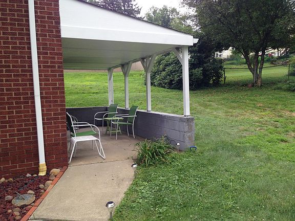 Covered patio back yard