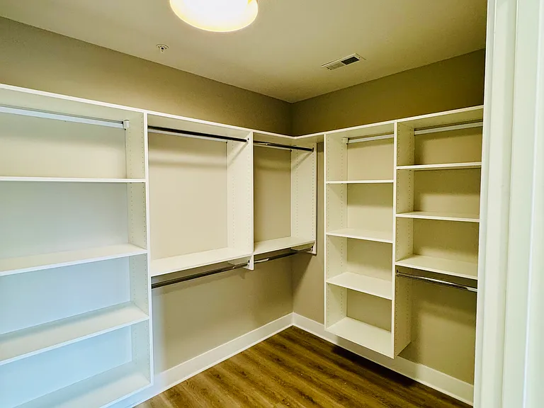 117 W Wisconsin Ave — Photo 10