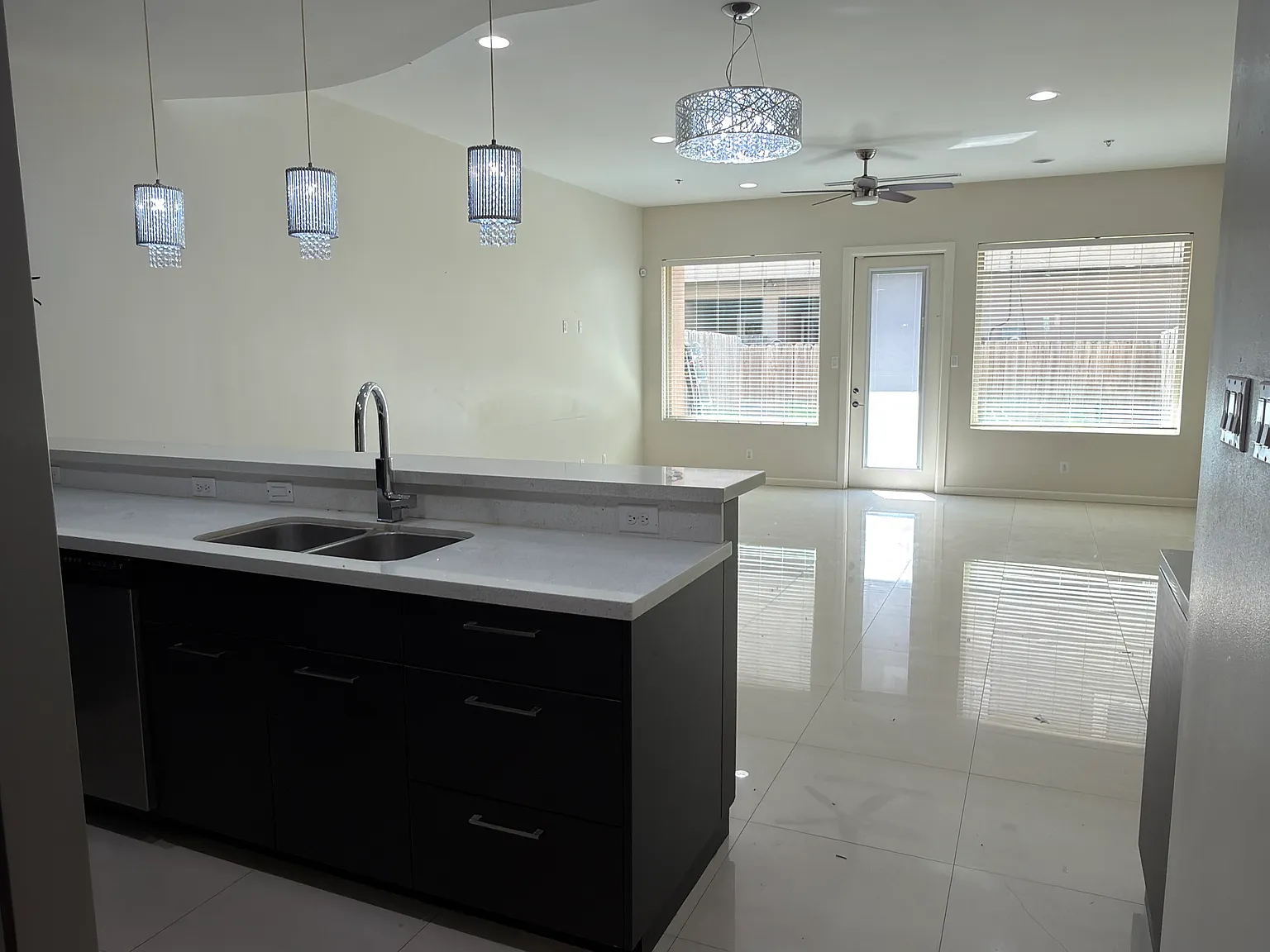 3 bed, 2.5 bath, 2000 sqft, $1,795 — Photo 3