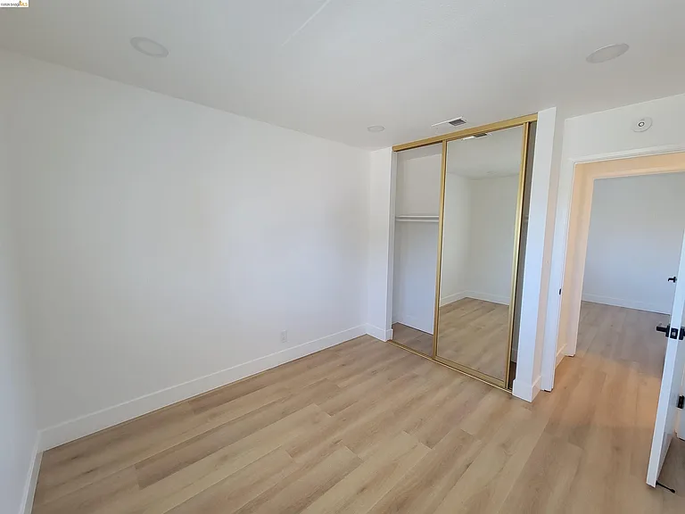 2210 Sierra Ct — Photo 20
