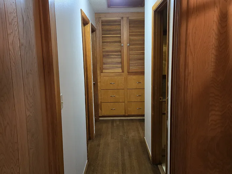 Hallway to bedrooms