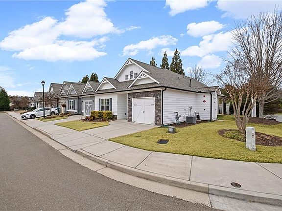 4th image of 111 Point View Dr