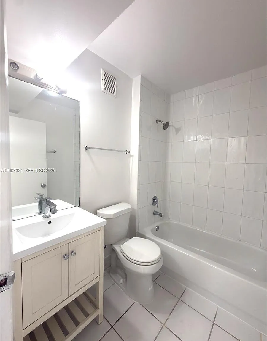 Forest Green Condo — Photo 4