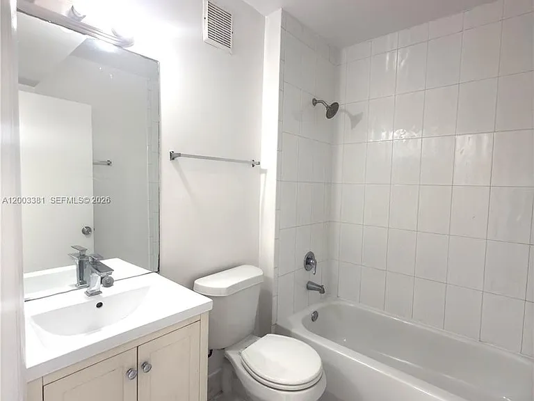 14020 NE 3rd Ct #5 — Photo 4