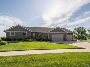 1521 Holiday Dr, Canton, SD 57013