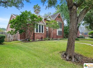 305 Woodridge Dr, Victoria, TX 77904