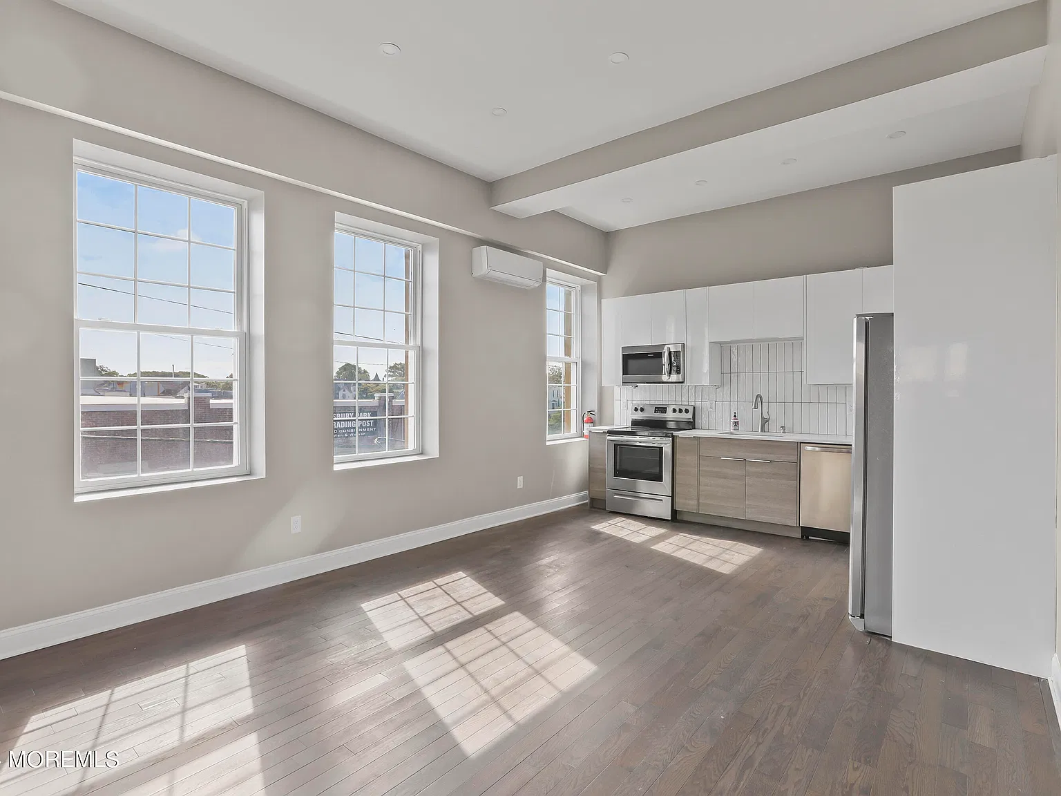 2 bed, 7200 sqft, $3,400 — Photo 2