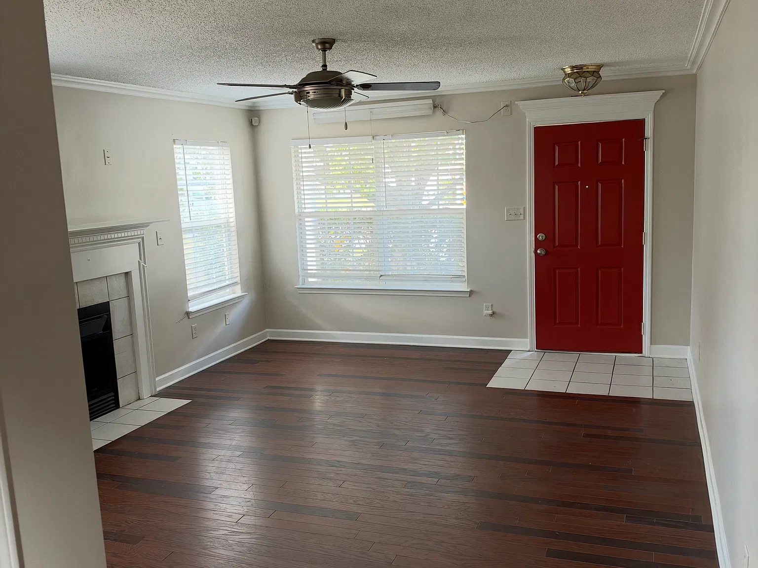 4 bed, 2.5 bath, 1717 sqft, $2,400 — Photo 3