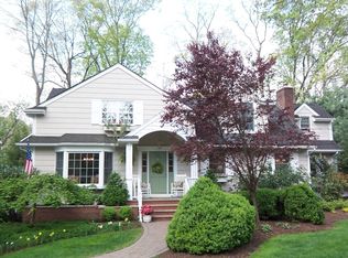 One Crestwood Dr, Chatham, NJ 07928