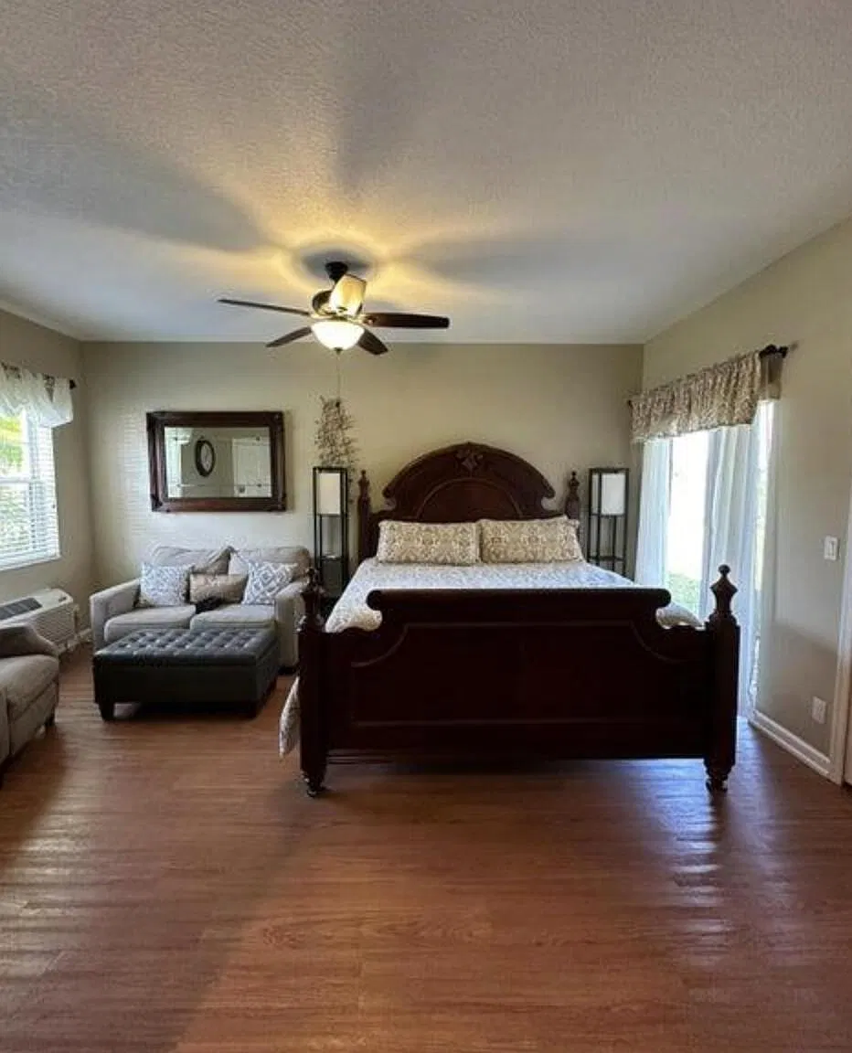 Studio, 1.0 bath, 450 sqft, $1,300 — Photo 3