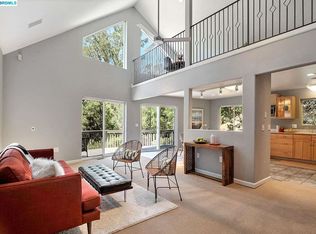 1880 Arrowhead Dr, Oakland, CA 94611