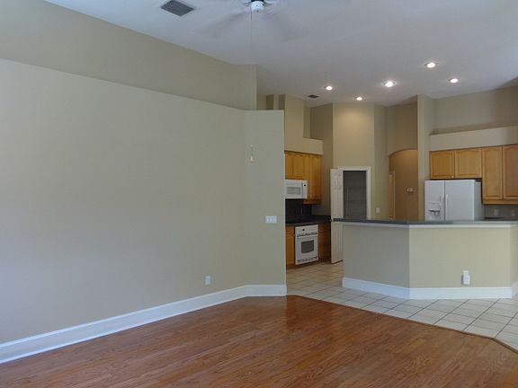 5th image of 8106 Vineland Oaks Blvd