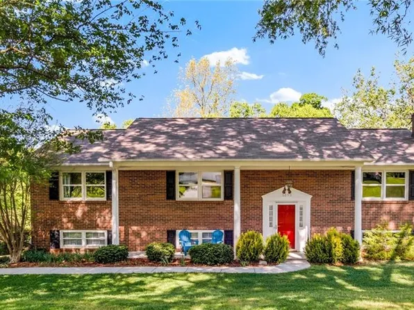 1395 Glen Oaks Rd, Clemmons, NC 27012