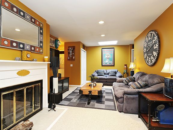 3rd image of 109 Drew Ln