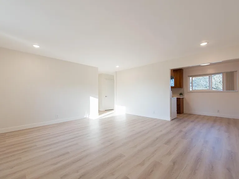 611 San Luisito Way #8 — Photo 4