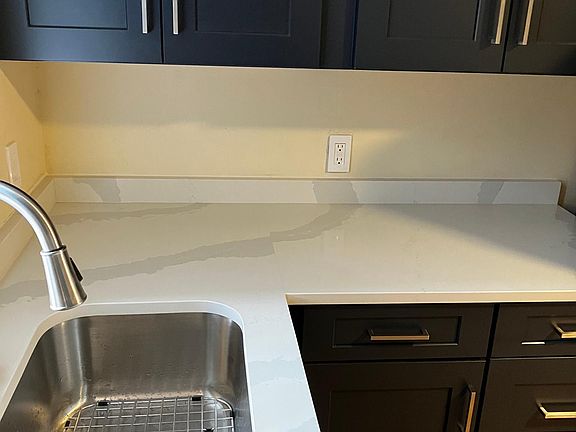 Quartz Countertops & Slow-Close Cabinets