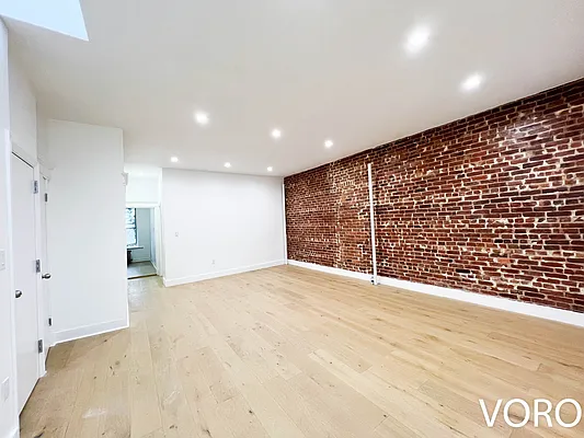 Rented by Voro, LLC | media 2