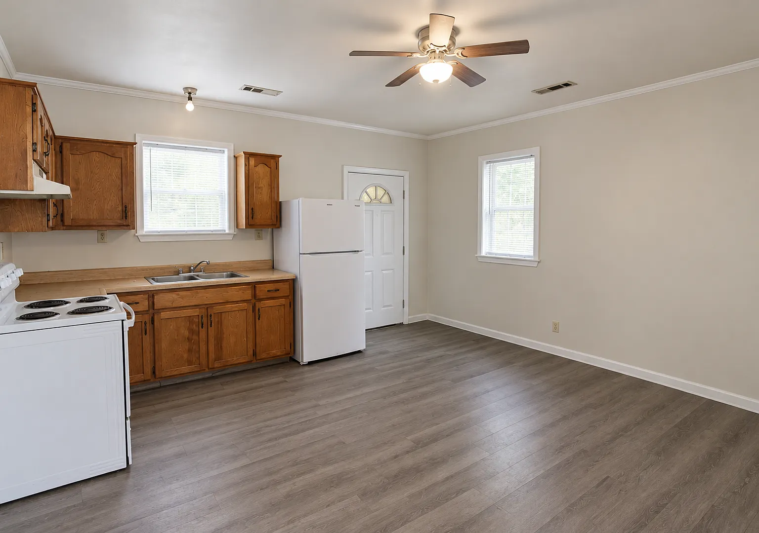 Pet-Friendly 2-Bedroom Home Near TTU with Open Floor Plan — Photo 4