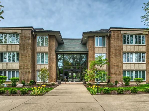 2 Oak Brook Club Dr APT C103, Oak Brook, IL 60523