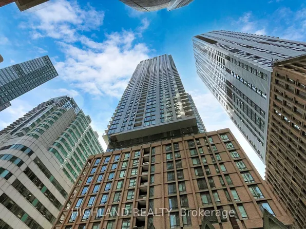 8 Widmer St #3605, Toronto, ON M5V 0W6