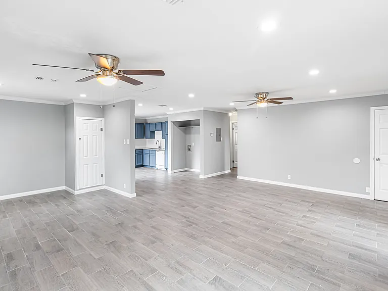 4334 Hickory Hill Dr — Photo 3