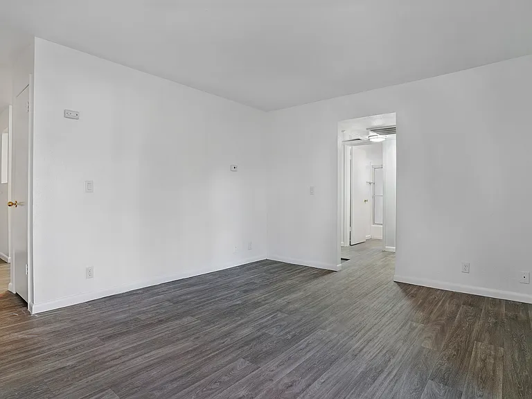 Woodlawn Apartment Homes — Photo 10
