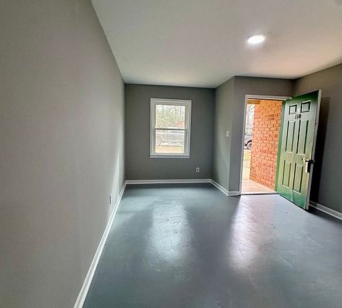 5th image of 110 Maplewood Ct #A