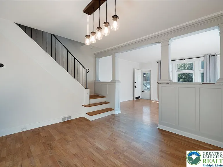 718 N New St — Photo 6