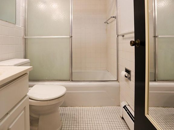 5th image of 3160 N Cambridge Ave #4_0_5