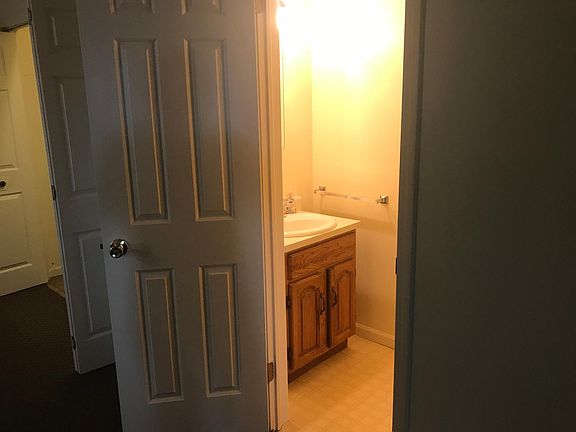 4th image of 284 Gorham St