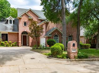 5832 Forest Bend Pl, Fort Worth, TX 76112
