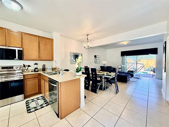 2nd image of 4548 Alberto Cir
