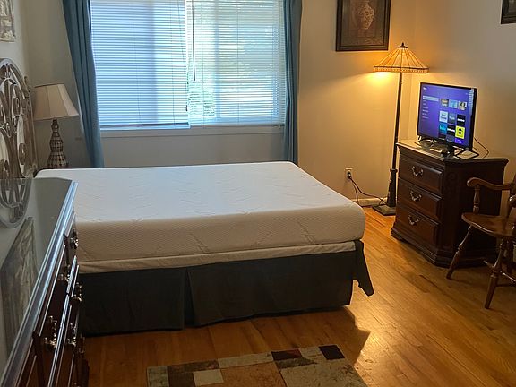 3rd image of 1621 Genesee St APT 1