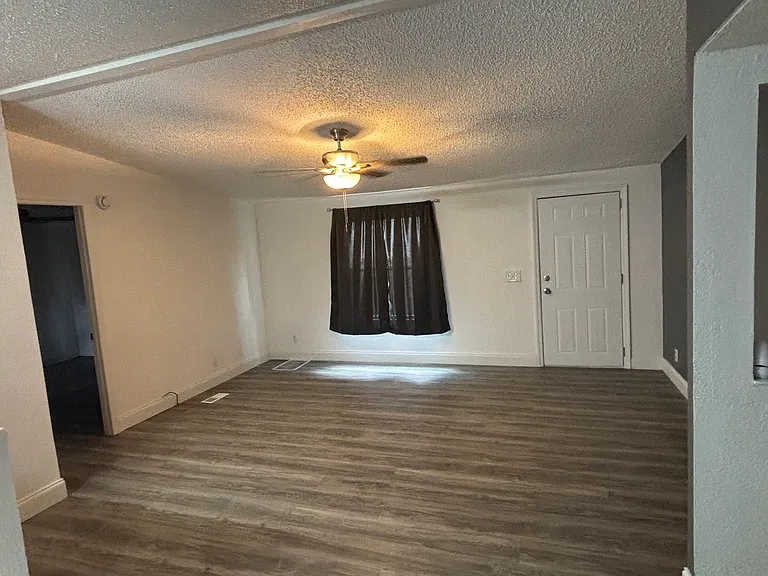 415 Leslie Dr — Photo 13