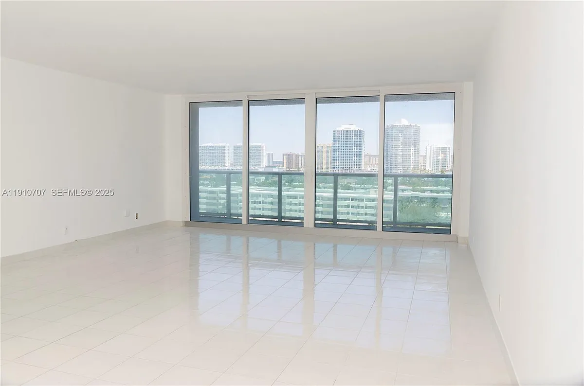 Building Photo - 100 Bayview Dr #1028