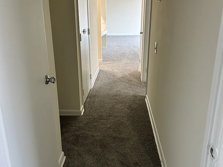 Edgewood Hill Apartments — Photo 13