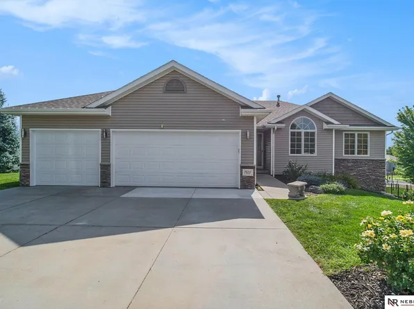 7520 Sonatta Ct, Lincoln, NE 68516