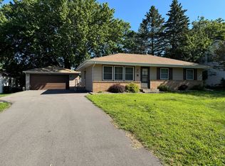 2225 Beam Ave E, Maplewood, MN 55109