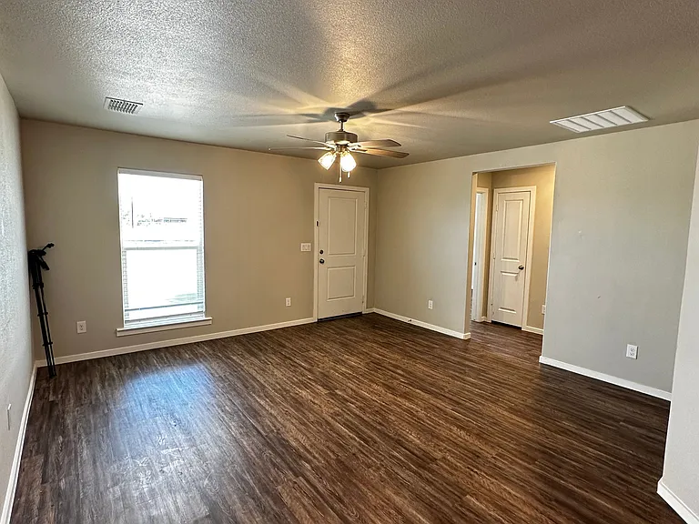 3505 Turner Ave — Photo 8