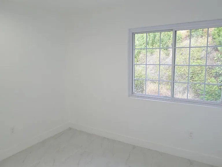 2623 E Maureen St — Photo 30