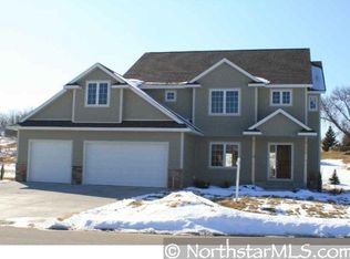 8676 Stonefield Ln, Chanhassen, MN 55317