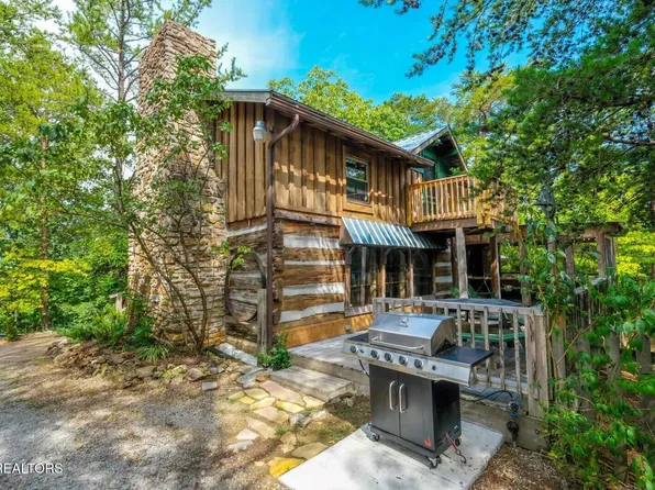 867 Lloyd Huskey Rd, Pigeon Forge, TN 37863