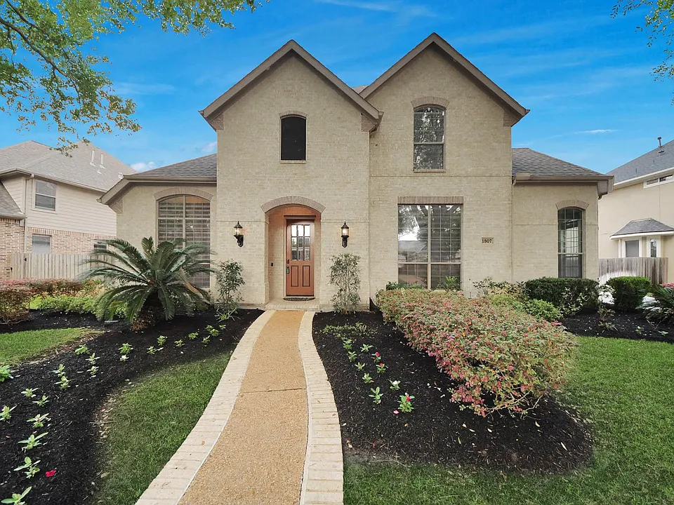 1807 Ravenel Ln