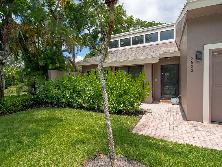 6602 Thornhill Ct — Photo 3