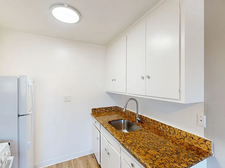 7036 MacArthur Blvd — Photo 10
