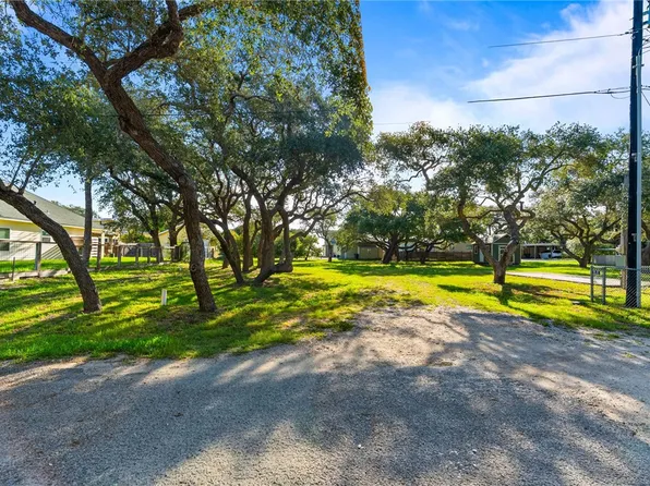 606 N 4th St, Fulton, TX 78358